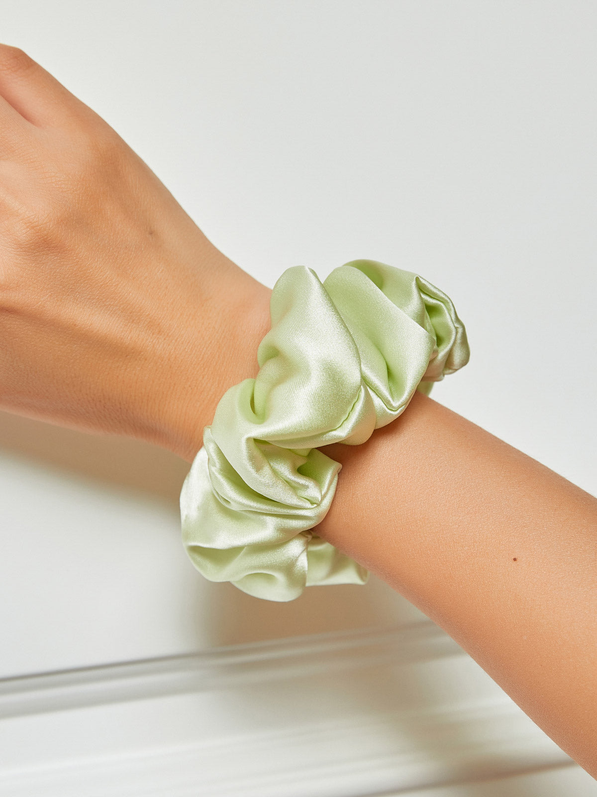 SilkSilky-AU 19Momme Pure Silk Scrunchie LightGreen 001