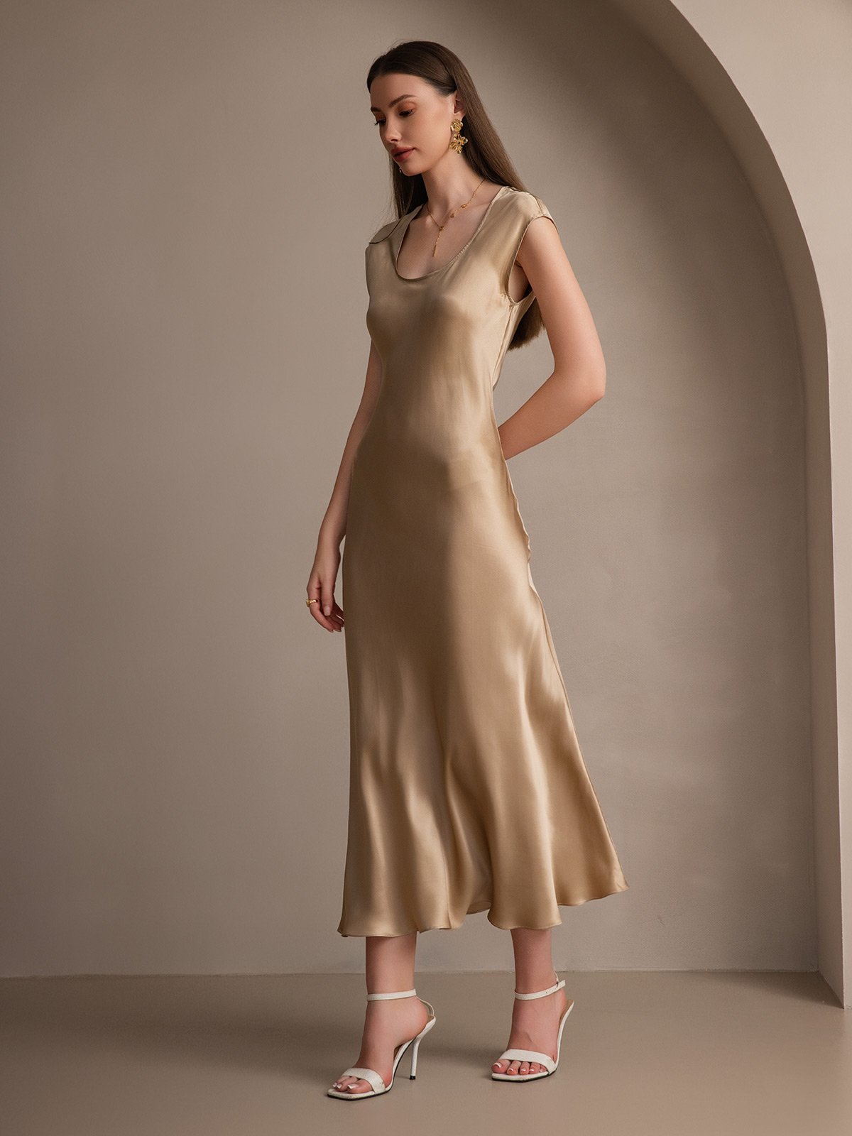 [Champagne] SilkSilky-AU 19Momme Silk Sleeveless Round Neck Dress 005
