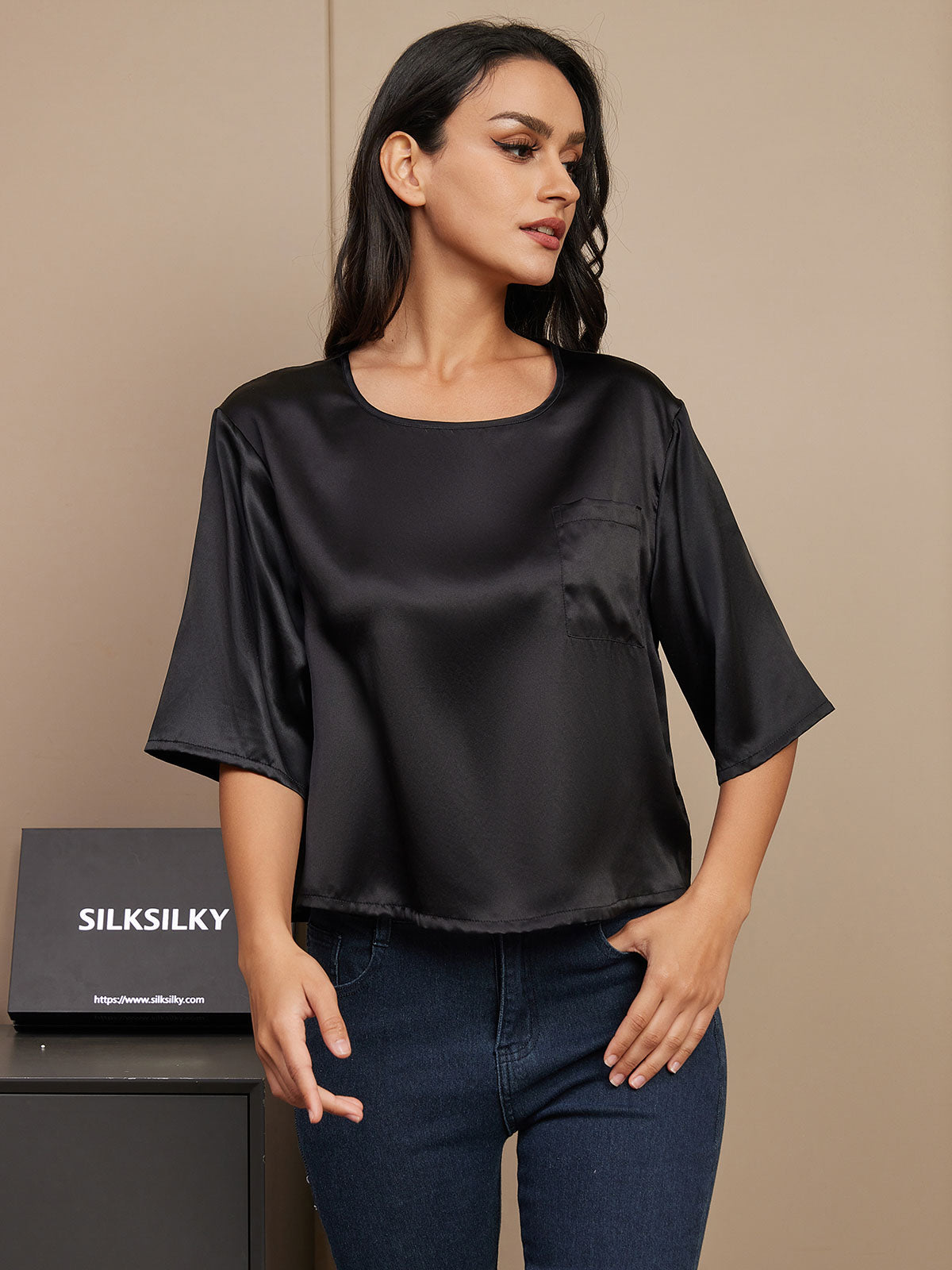 SilkSilky AU Pure Silk Half Sleeve Boat Neck Women's T Shirt Black 004