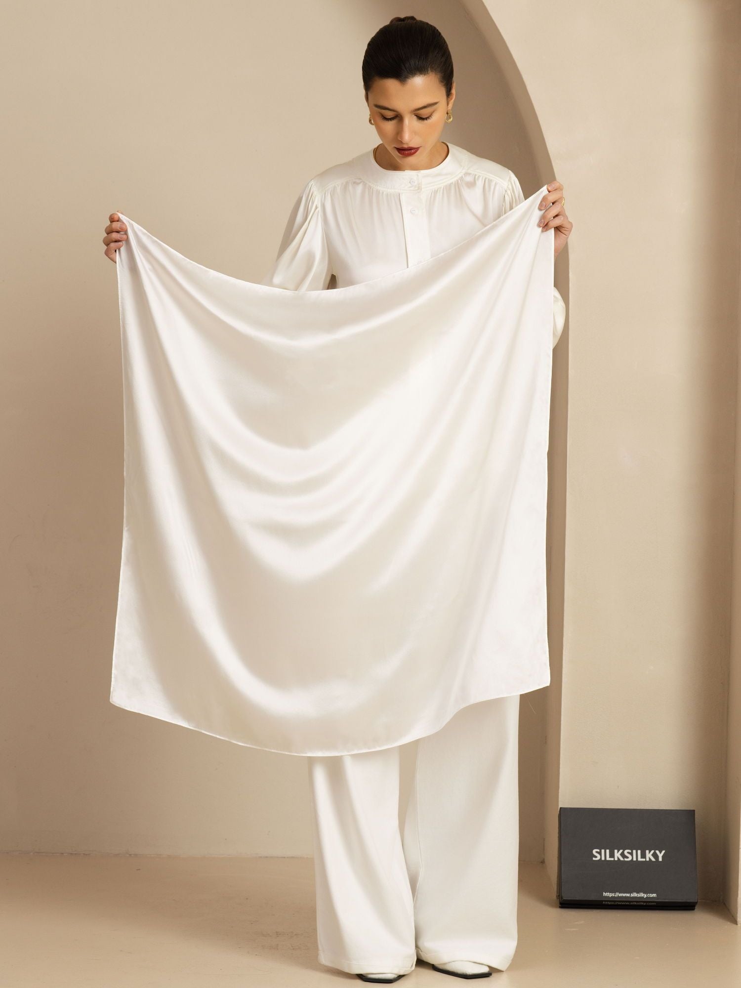 [White] SilkSilky-AU Pure Silk Scarf 003