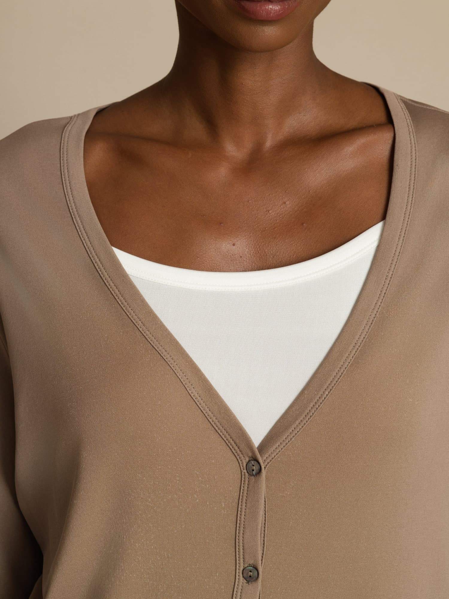 [Tan] SilkSilky-AU 19Momme 100% High-Twist Silk Jersey Long Sleeve V Neck Women's Cardigan 005