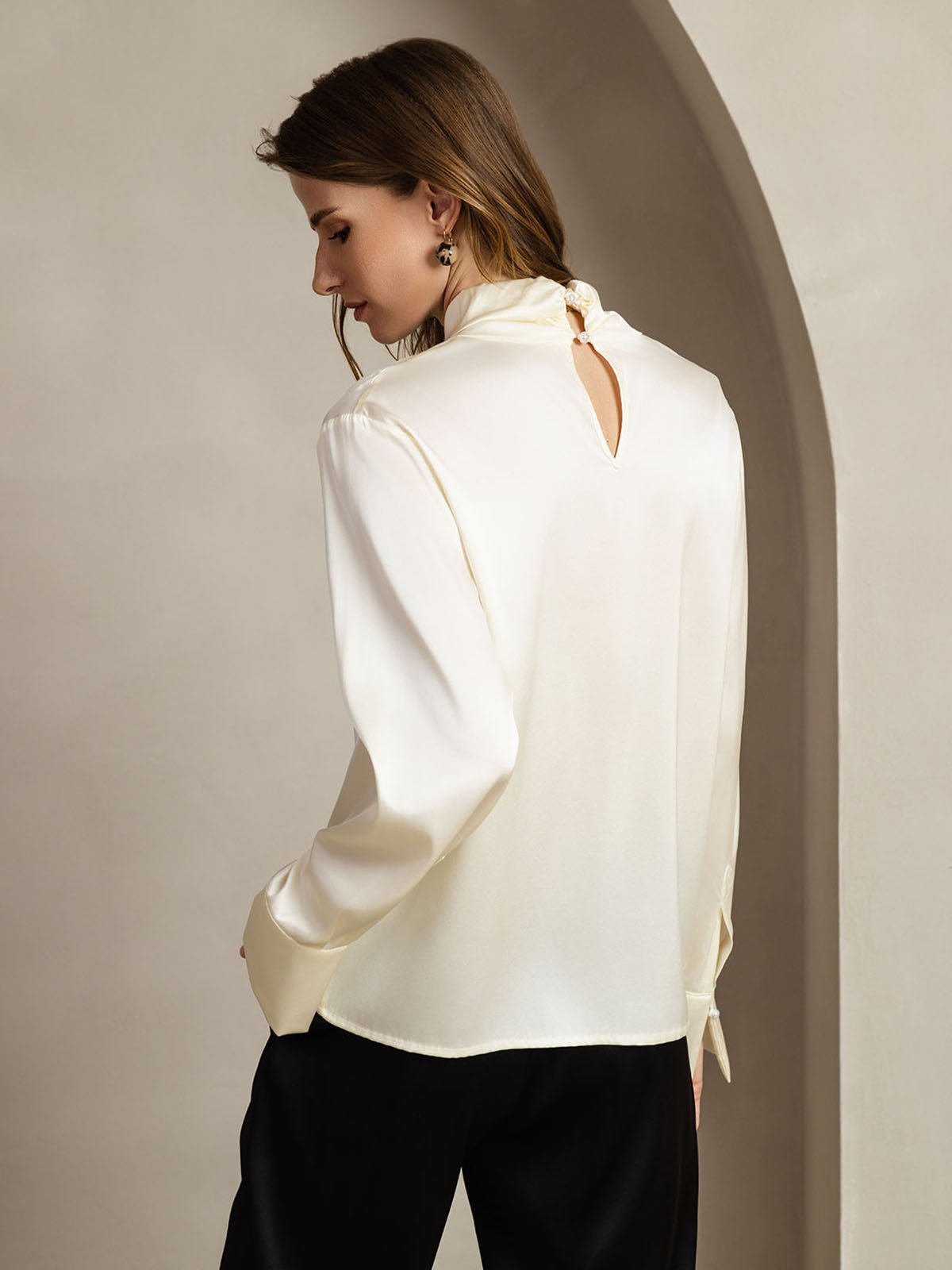 [Ivory] SilkSilky-AU 19Momme Silk Keyhole Neck Women's Shirt 002