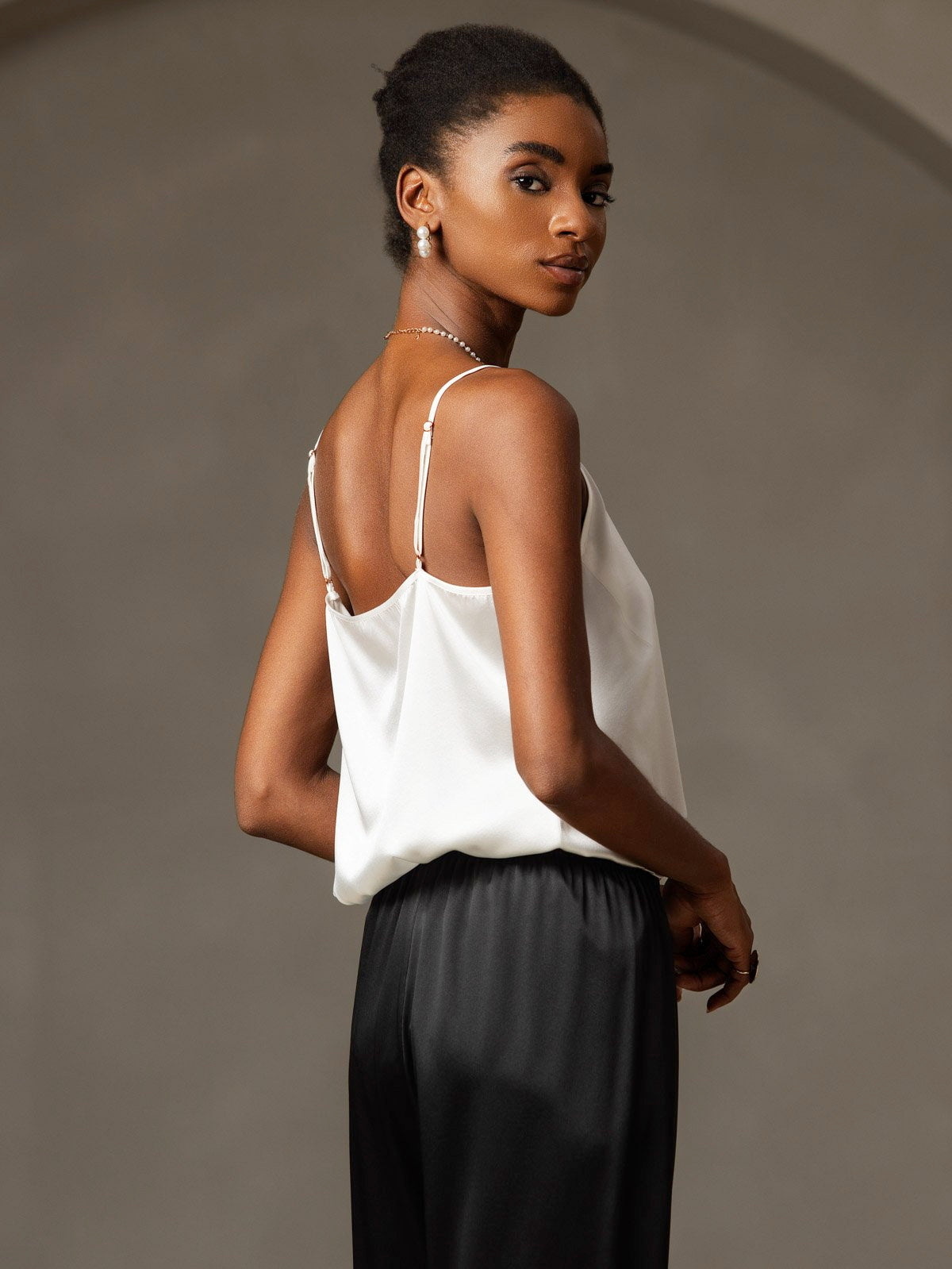 [White] SilkSilky-AU 19Momme Silk Spaghetti Strap Round Neck Camisole 004