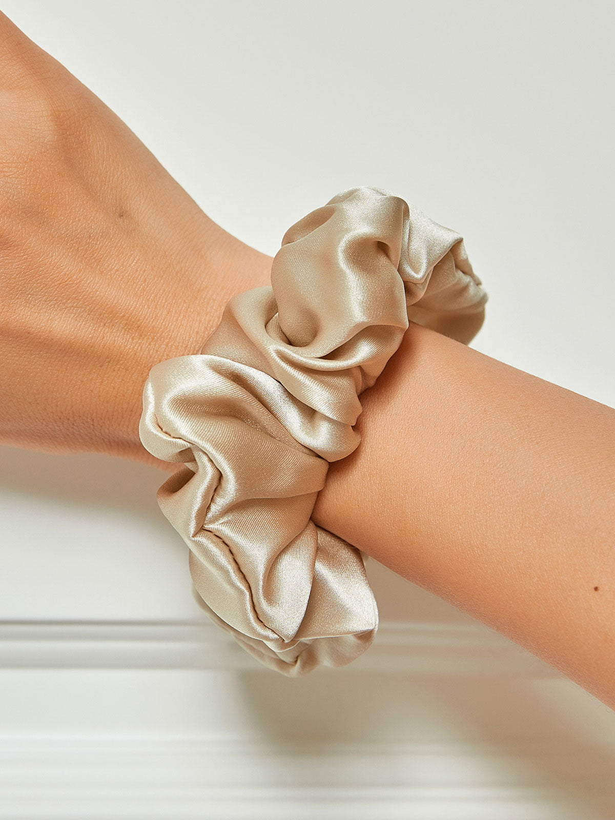 [Beige] SilkSilky-AU 19Momme Pure Silk Scrunchie 001