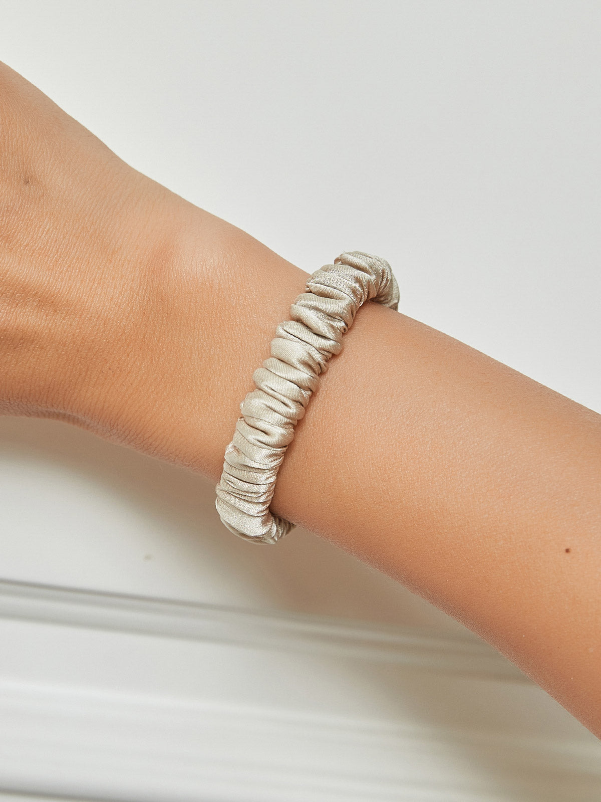 [Beige] SilkSilky-AU 19Momme Pure Silk Scrunchie 001