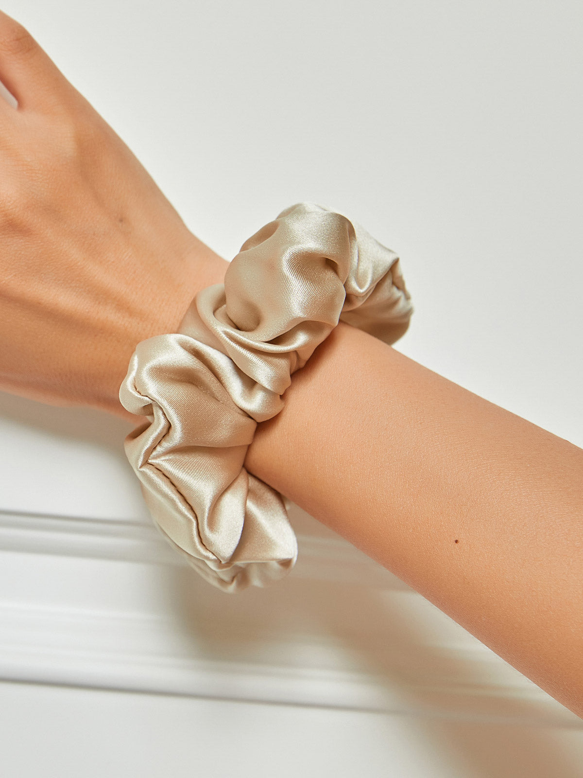 [Beige] SilkSilky-AU 19Momme Pure Silk Scrunchie 004