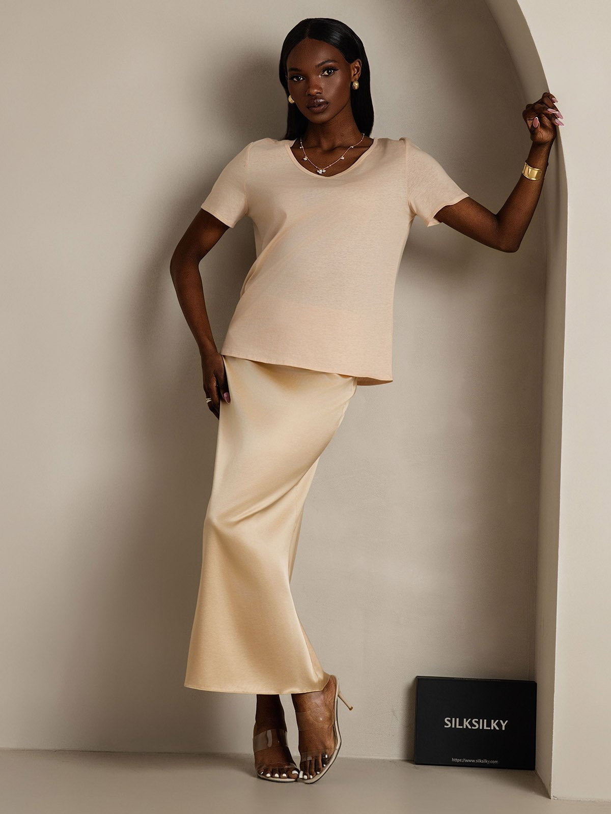 [Beige] SilkSilky-AU Silk Short Sleeve V Neck Women's T-Shirt 005