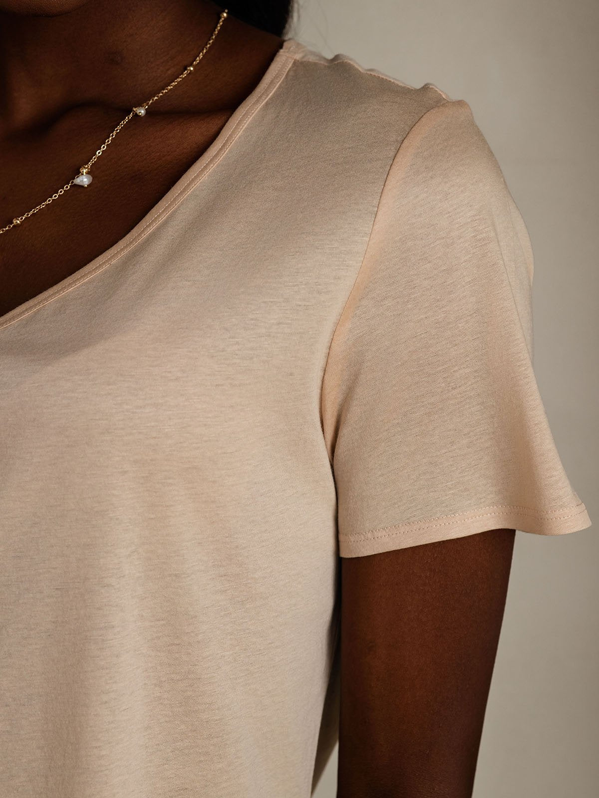[Beige] SilkSilky-AU Silk Short Sleeve V Neck Women's T-Shirt 007