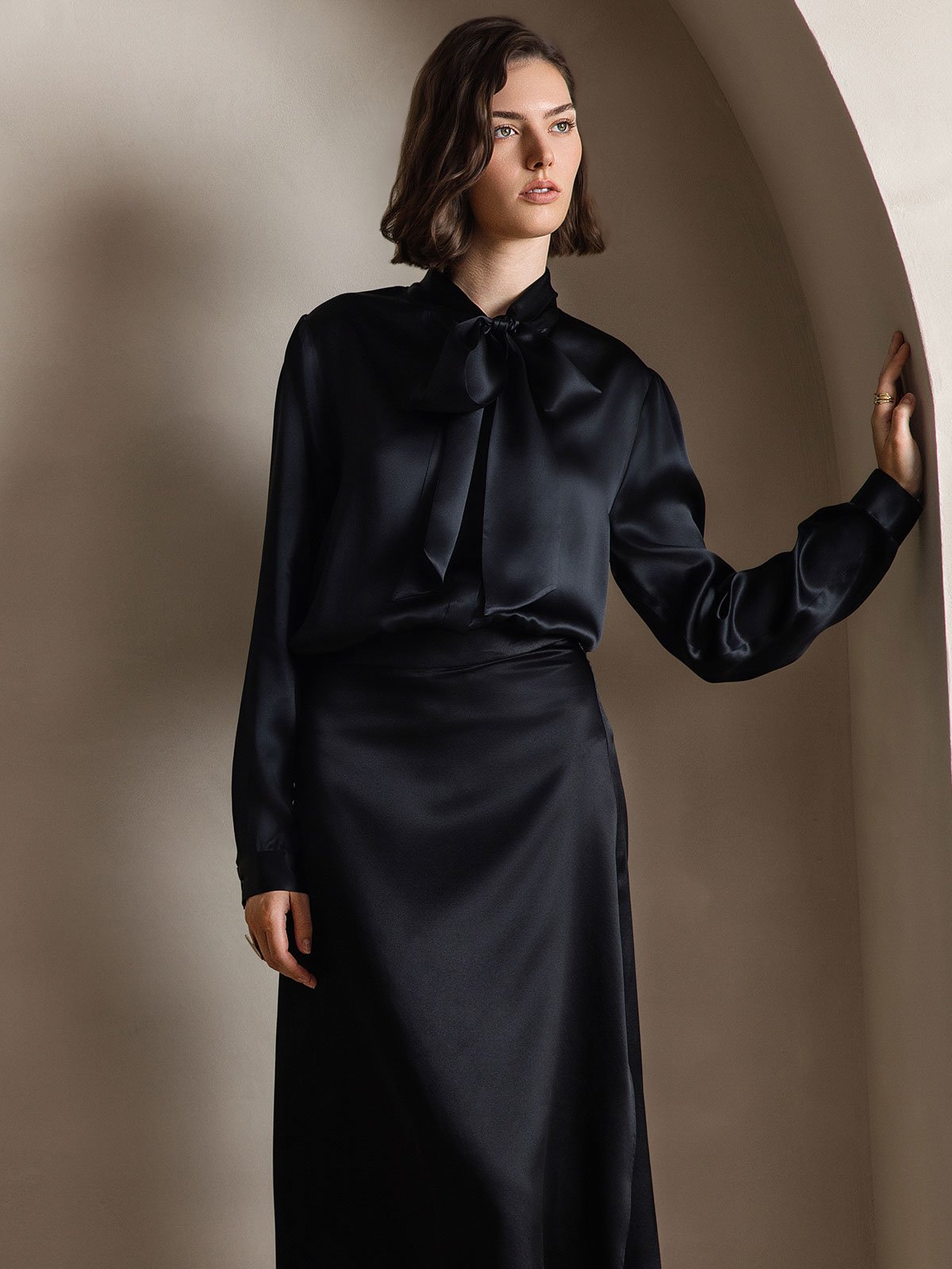 [Black] SilkSilky-AU 19Momme Silk Long Sleeve Tie Neck Women's Shirt 004