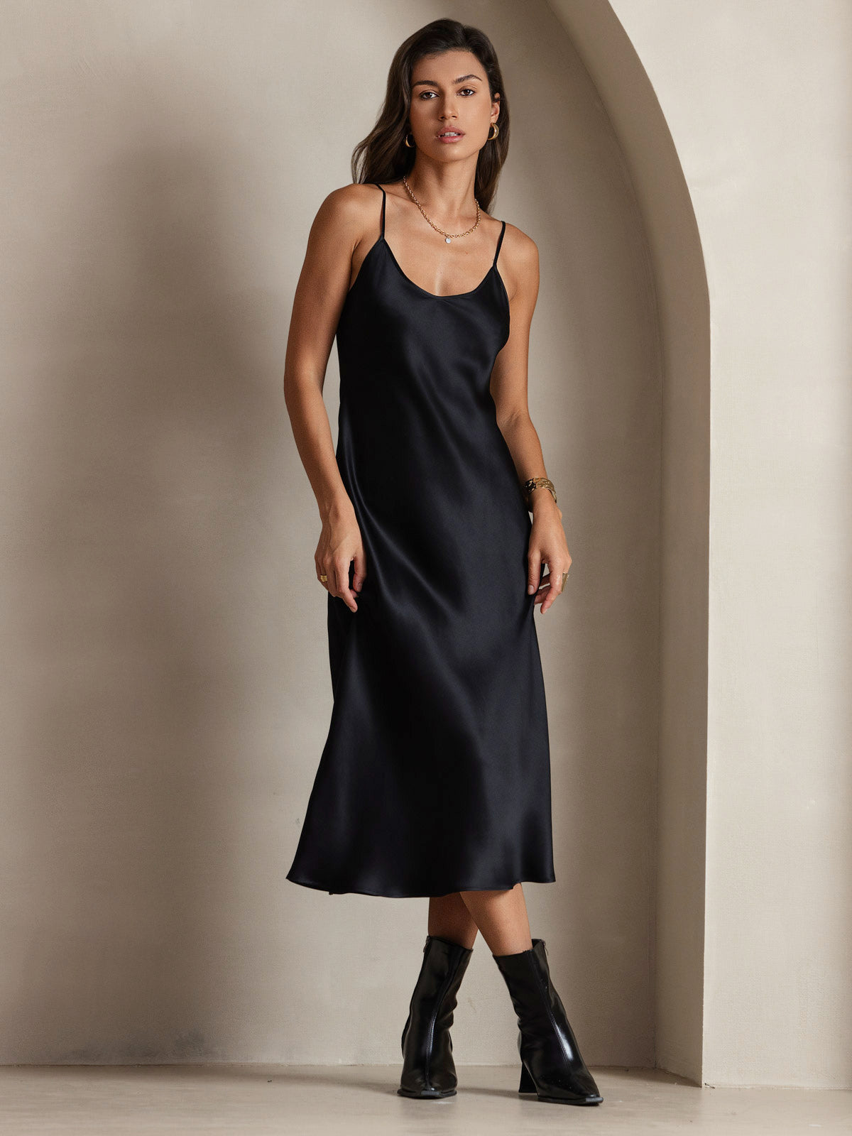[Black] SilkSilky-AU Pure Silk Round Neck Dress 001