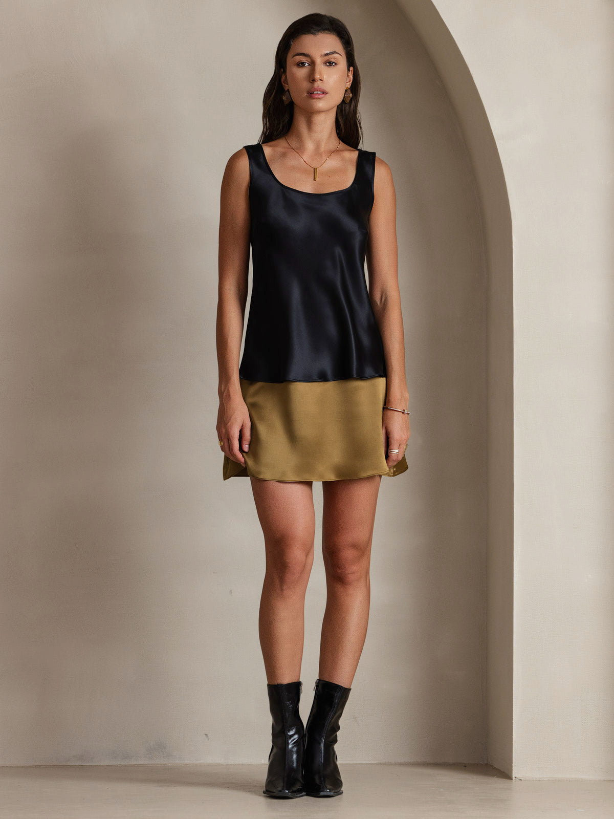 [Black] SilkSilky-AU Pure Silk Sleeveless U Neck Camisole 001