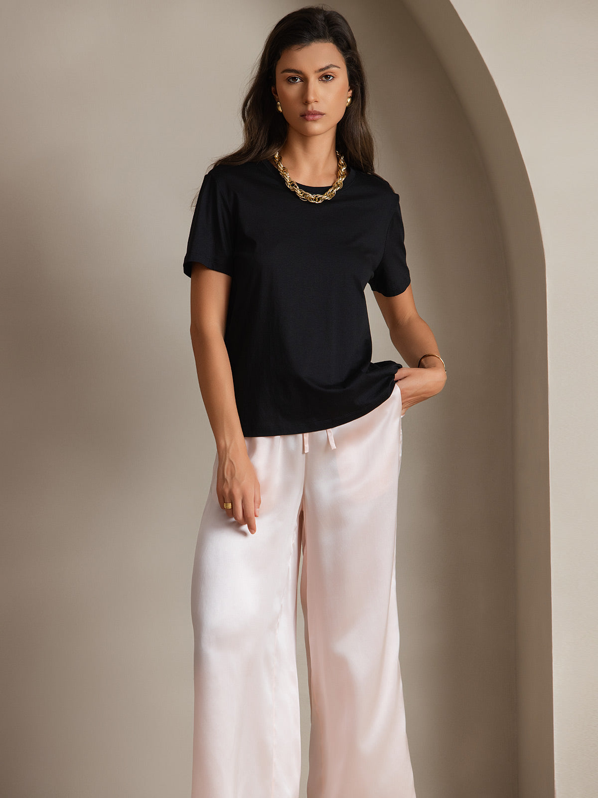 [Black] SilkSilky-AU Silk Knitted Short Sleeve Round Neck Women's T-Shirt 001