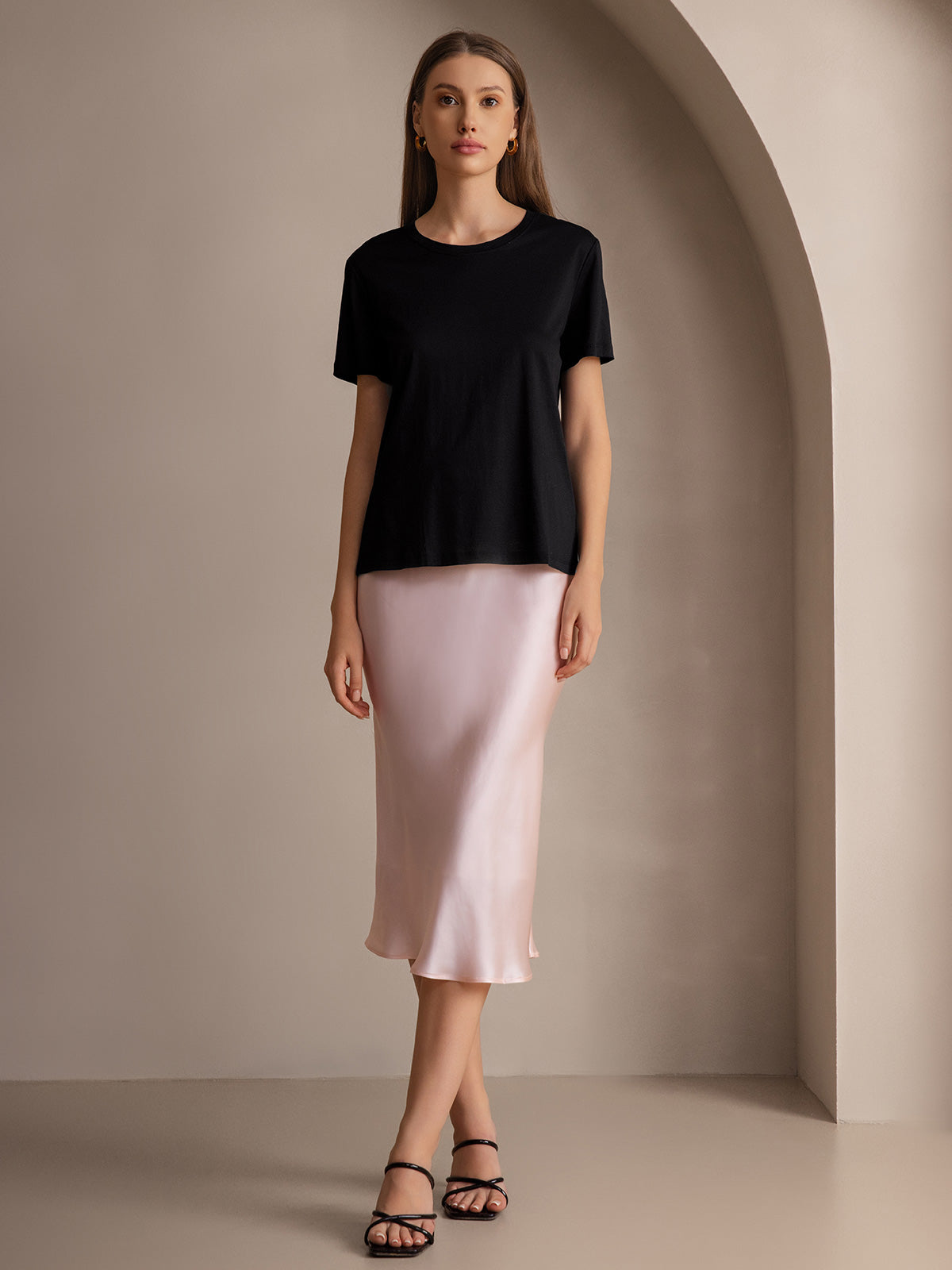 [Black] SilkSilky-AU Silk Knitted Short Sleeve Round Neck Women's T-Shirt 001