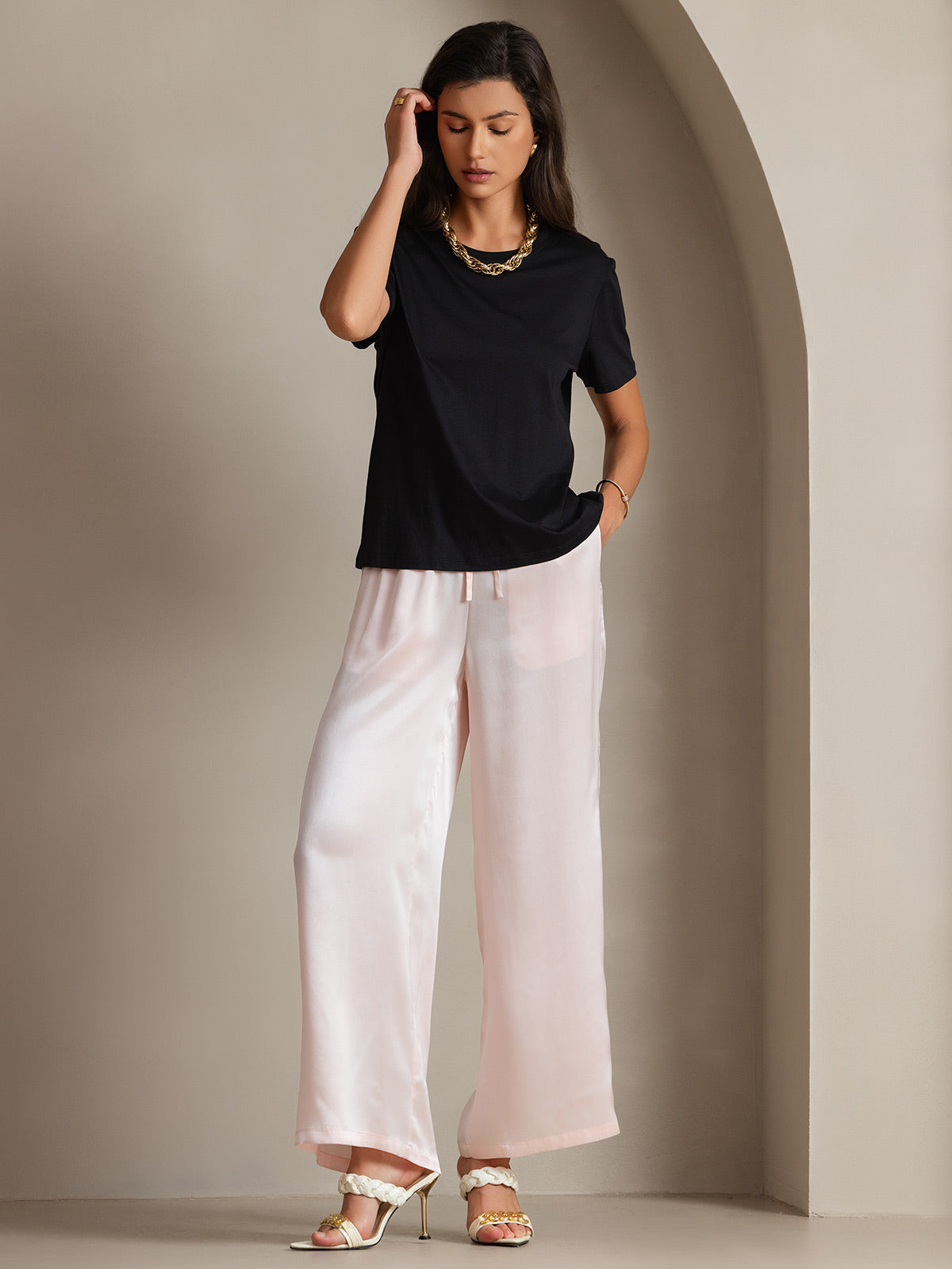[Black] SilkSilky-AU Silk Knitted Short Sleeve Round Neck Women's T-Shirt 005