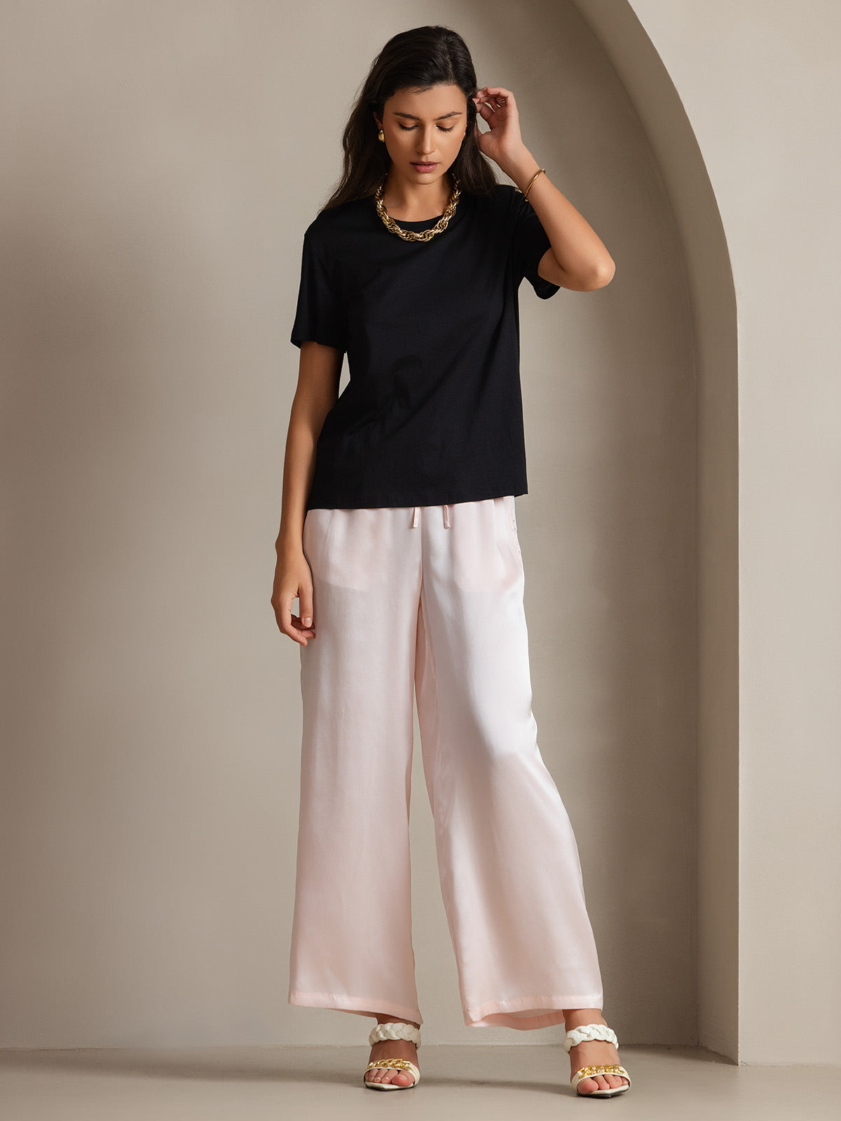 [Black] SilkSilky-AU Silk Knitted Short Sleeve Round Neck Women's T-Shirt 006
