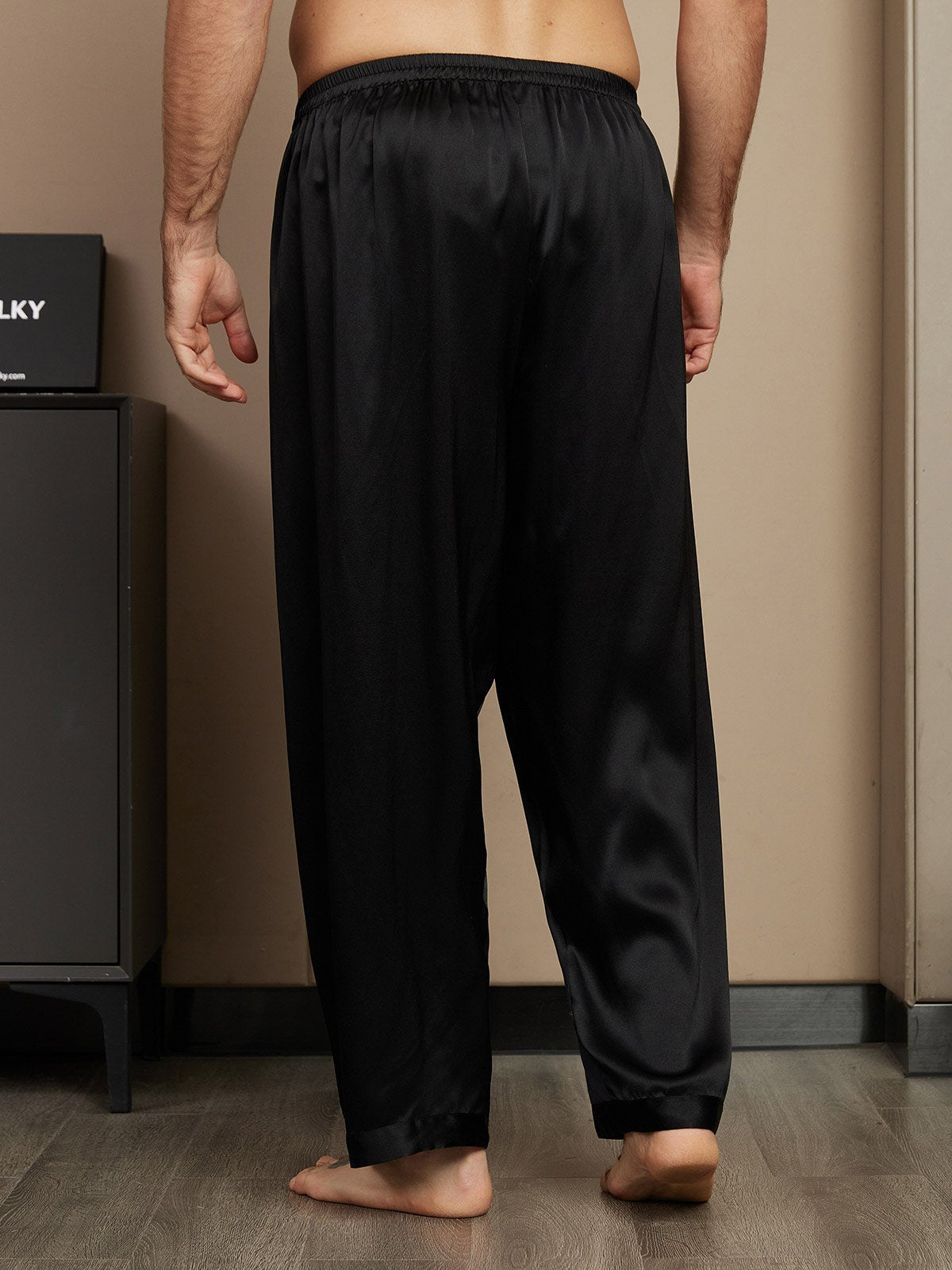 [Black] SilkSilky-AU Men's Sleep Shorts 002