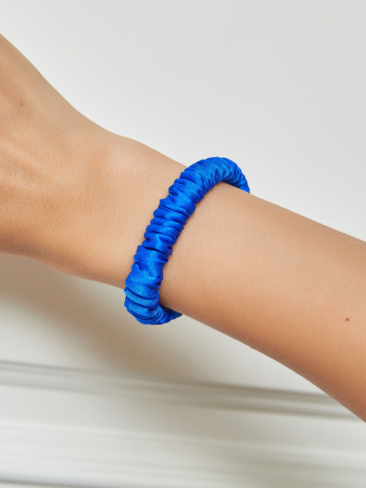 [Blue] SilkSilky-AU 19Momme Scrunchie 001