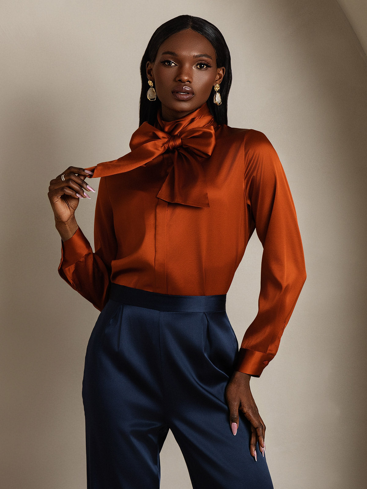 [Caramel] SilkSilky-AU 19Momme Silk Long Sleeve Tie Neck Women's Shirt 001