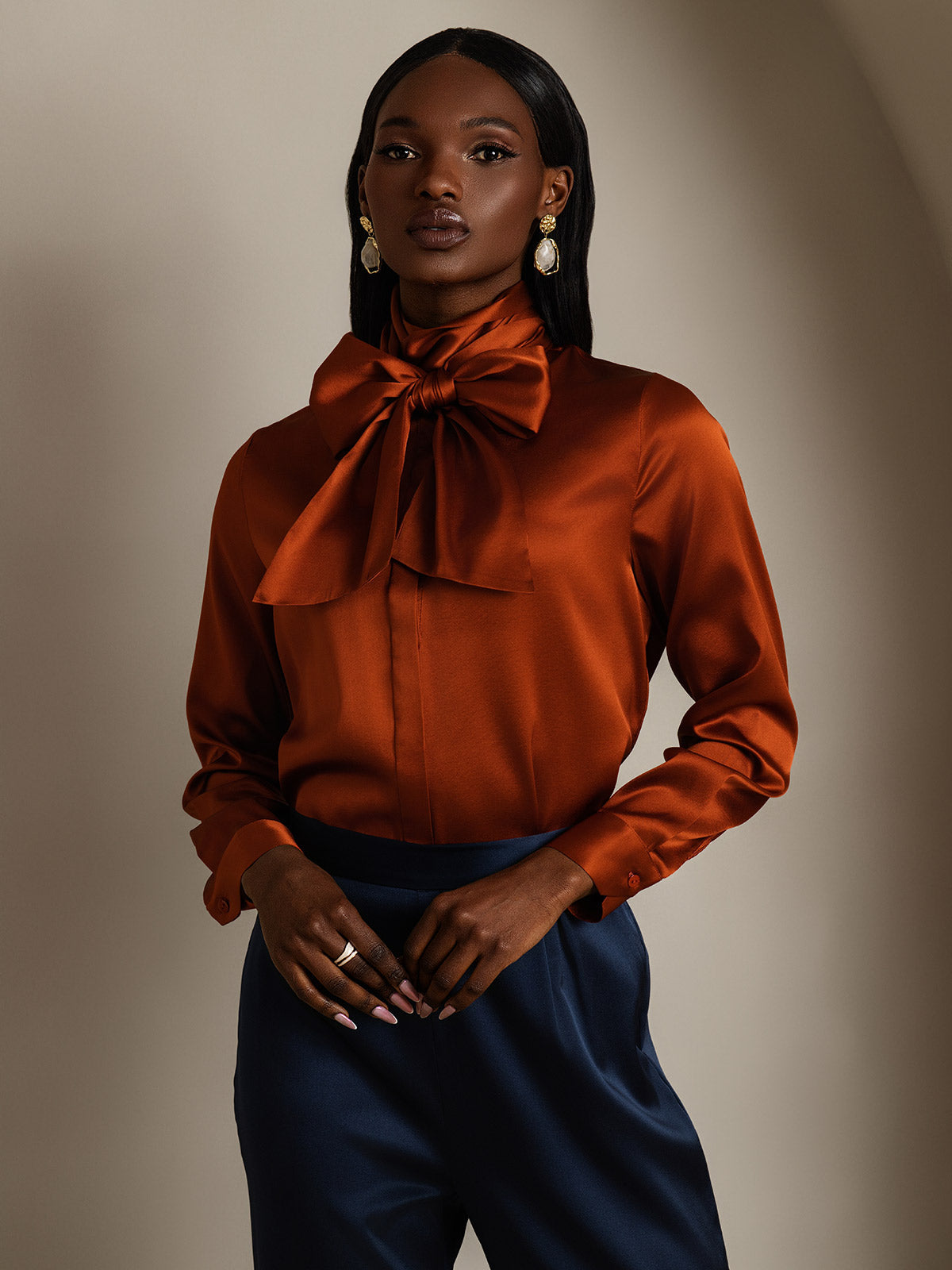 [Caramel] SilkSilky-AU 19Momme Silk Long Sleeve Tie Neck Women's Shirt 004