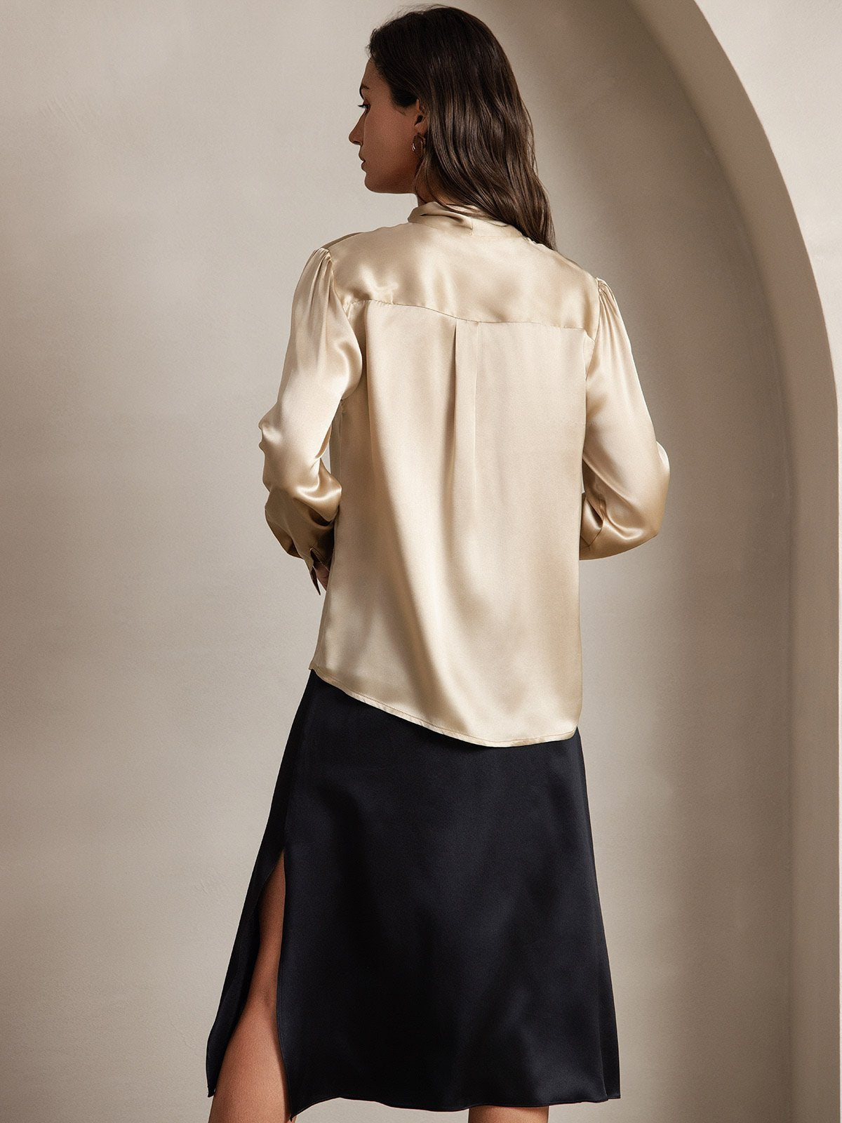 [Champagne] SilkSilky-AU 19Momme Silk Long Sleeve Tie Neck Women's Shirt 002