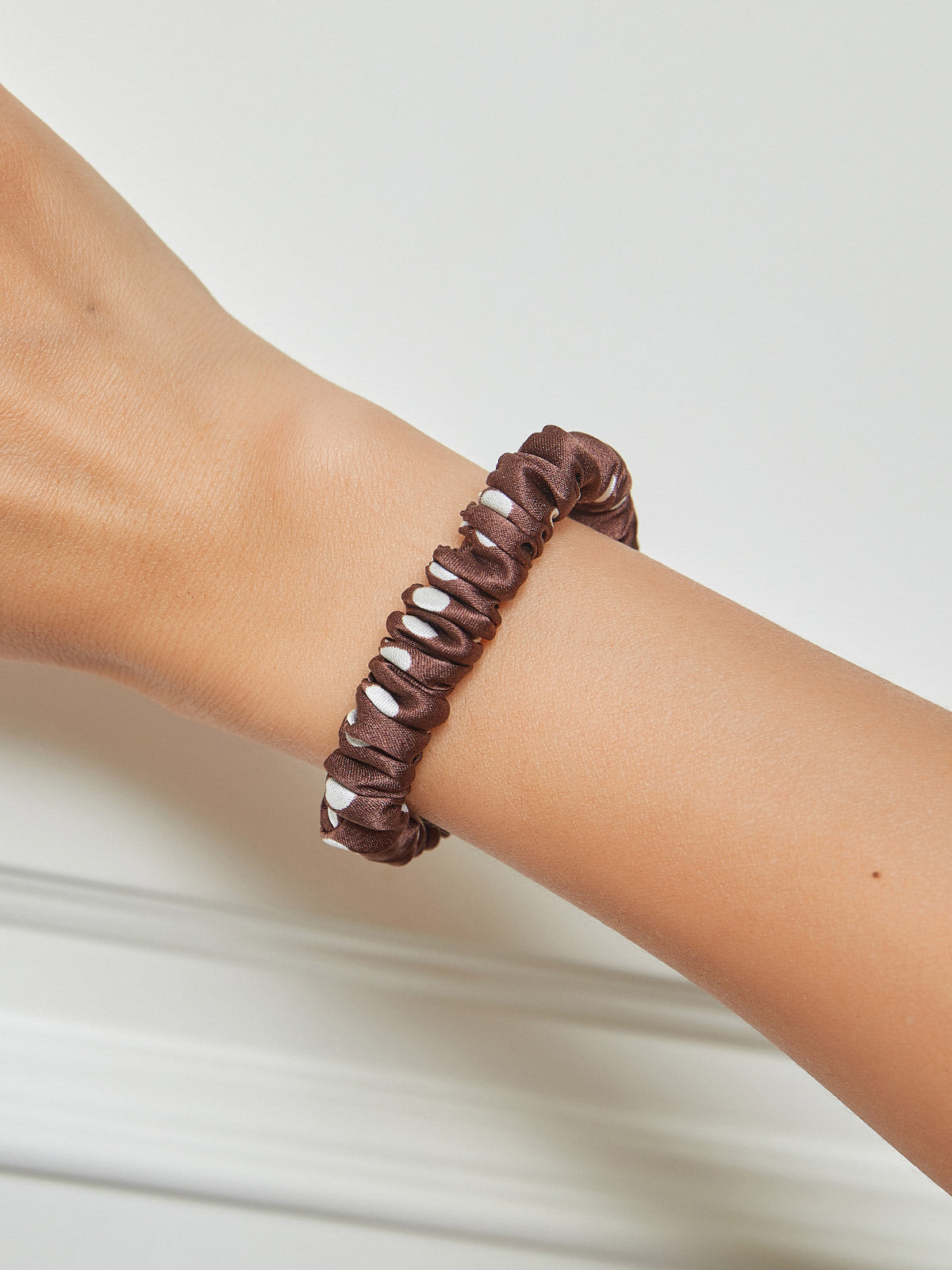 [Coffee] SilkSilky-AU Pure Silk Scrunchie 001