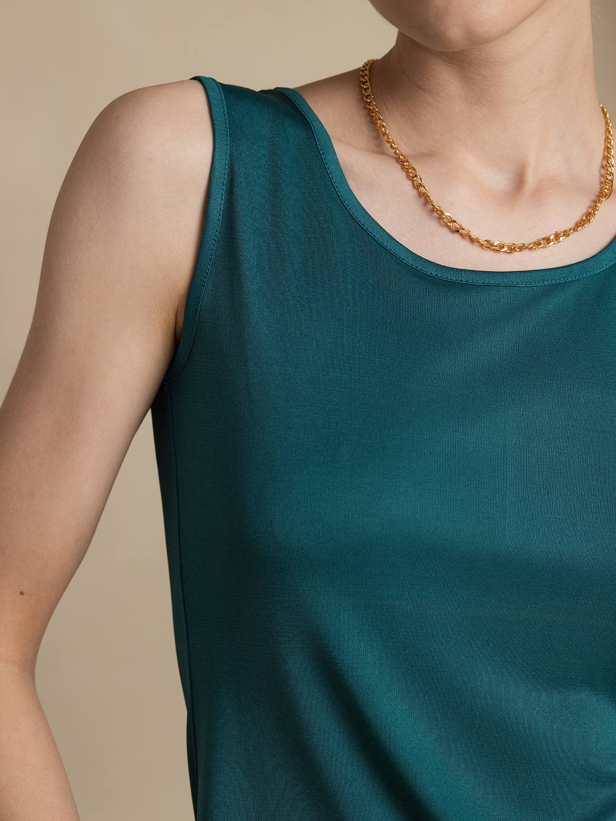 [Dark Green] SilkSilky-AU Silk Knitted Sleeveless Round Neck Women's T-Shirt 004