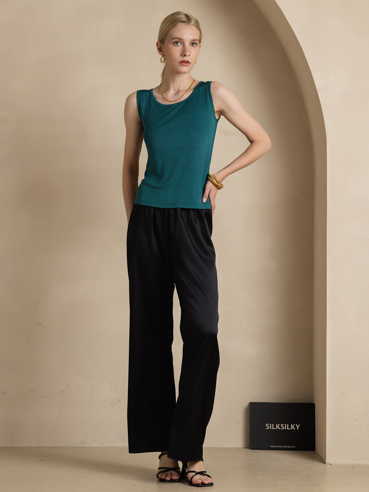 [Dark Green] SilkSilky-AU Silk Knitted Sleeveless Round Neck Women's T-Shirt 006