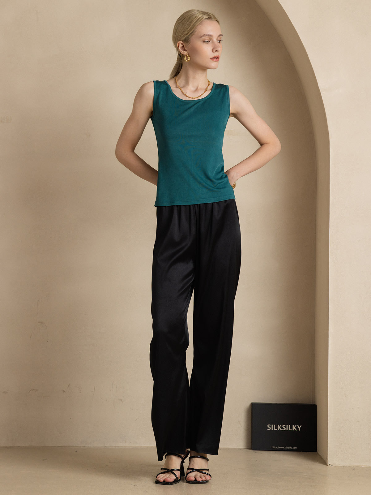 [Dark Green] SilkSilky-AU Silk Knitted Sleeveless Round Neck Women's T-Shirt 007