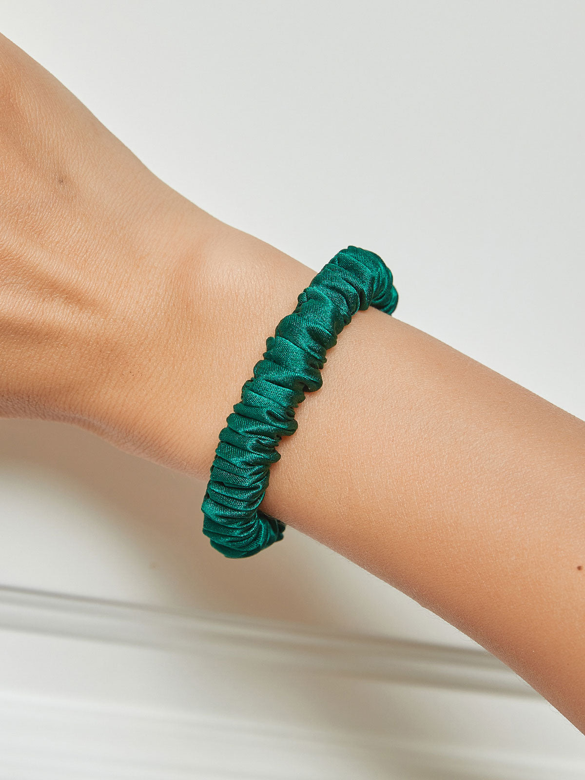 [Dark Green] SilkSilky-AU 19Momme Scrunchie 001