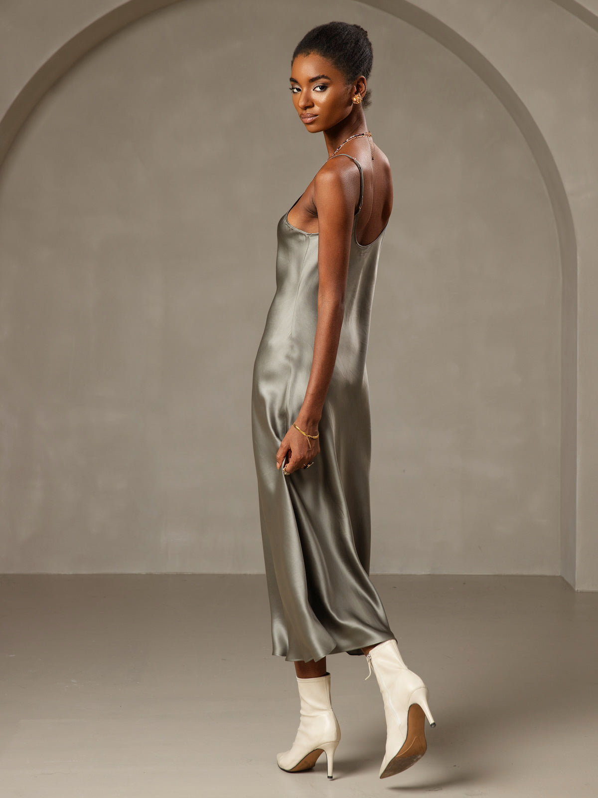 [Grayish Green] SilkSilky-AU Pure Silk Sleeveless Boat Neck Nightgown 002