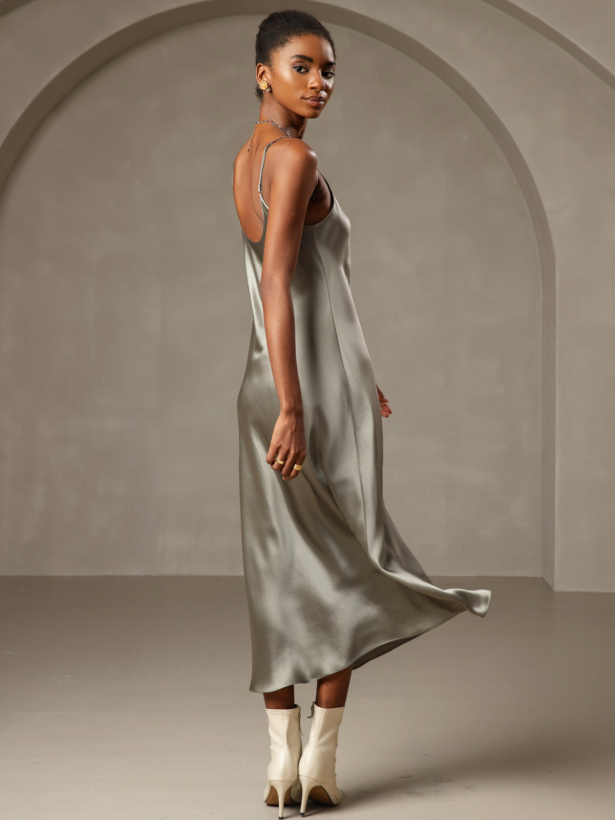 [Grayish Green] SilkSilky-AU Pure Silk Sleeveless Round Neck Nightgown 002