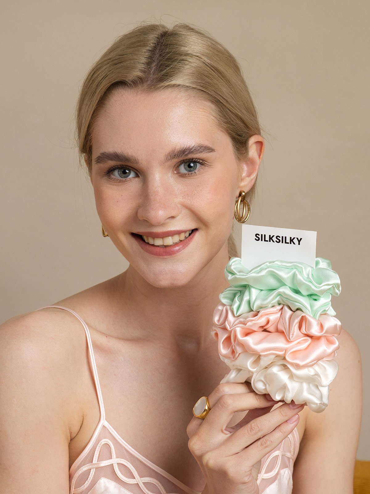 [Group2] SilkSilky-AU Pure Silk Scrunchie 001