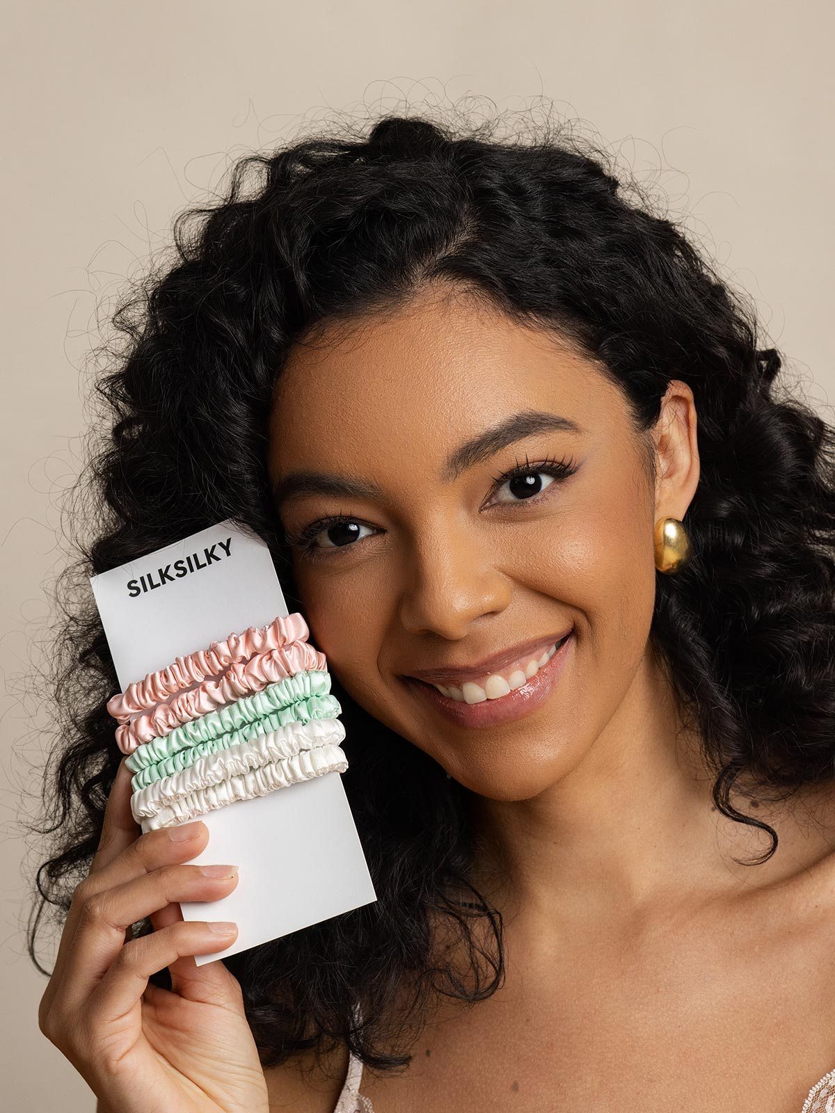 [Group2] SilkSilky-AU Scrunchie 001