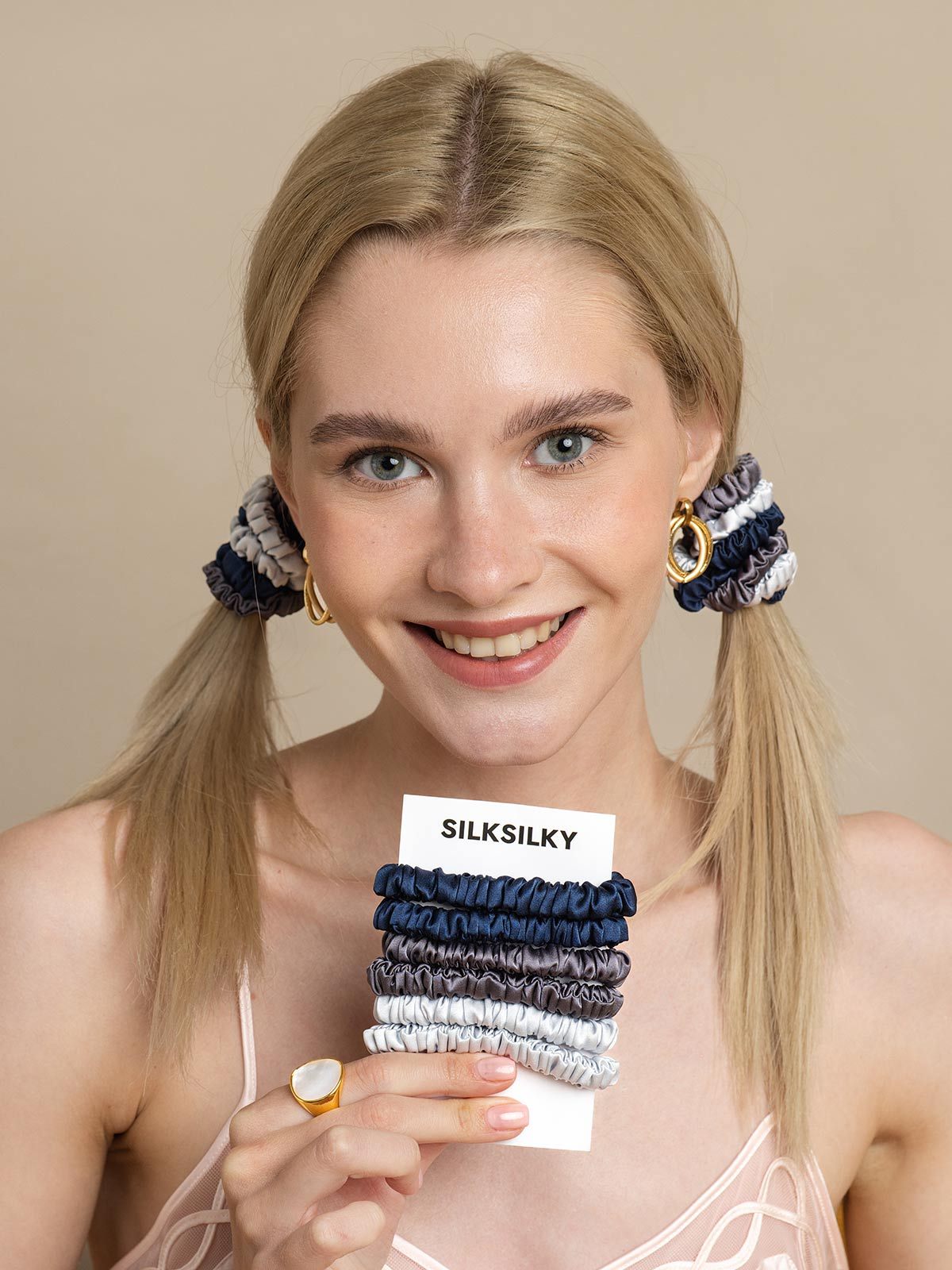 [Group4] SilkSilky-AU Pure Silk Scrunchie 001