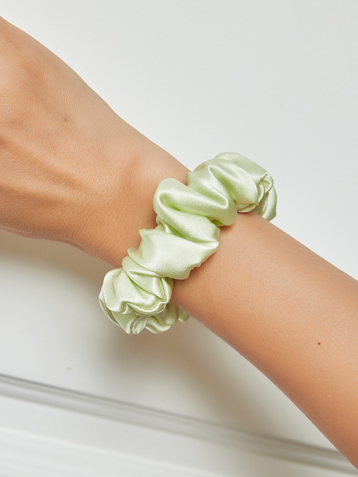 [Light Green] SilkSilky-AU 19Momme Pure Silk Scrunchie 001