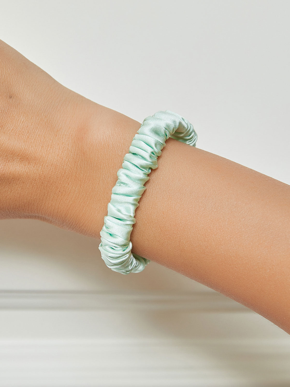 [Light Green] SilkSilky-AU 19Momme Scrunchie 001