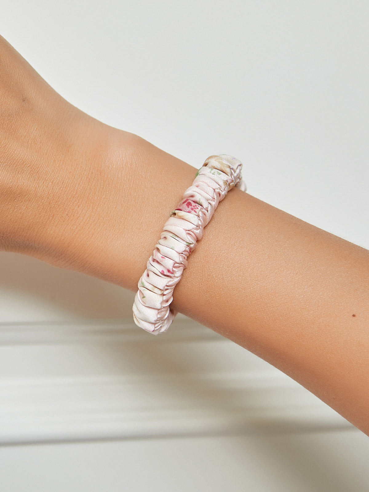 [Light Pink] SilkSilky-AU Pure Silk Scrunchie 001
