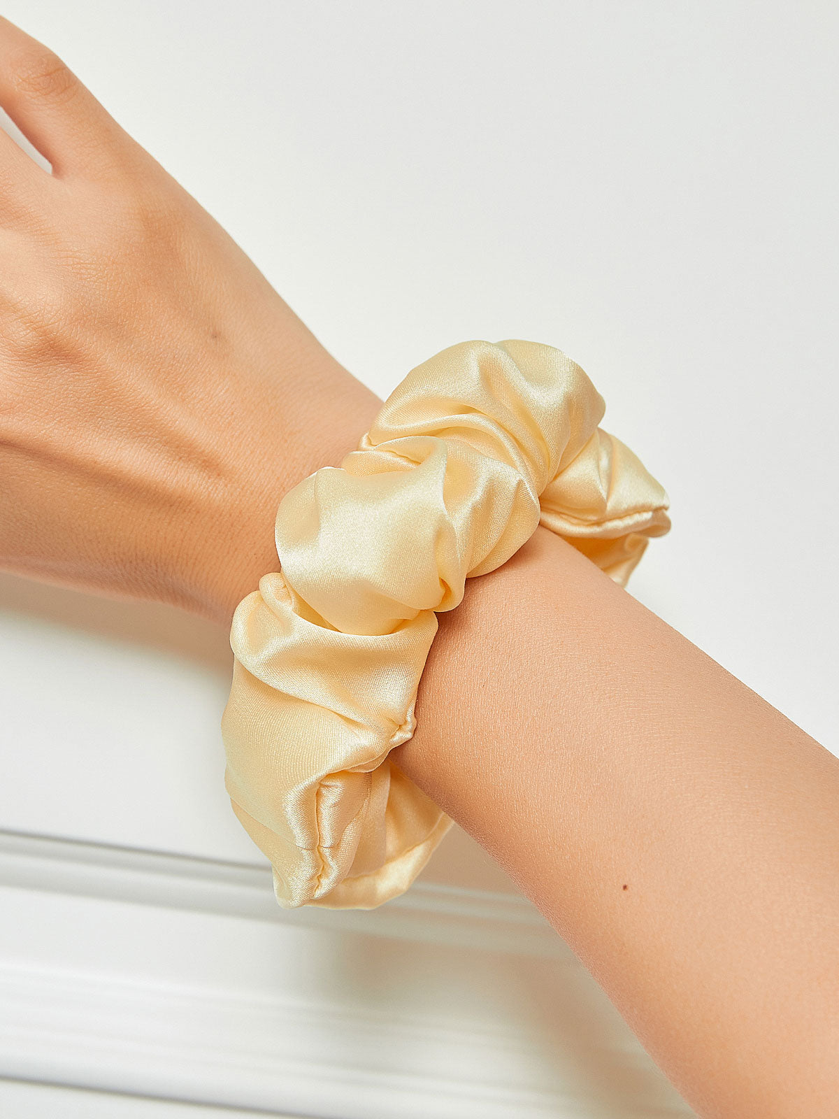 [Light Yellow] SilkSilky-AU 19Momme Pure Silk Scrunchie 001