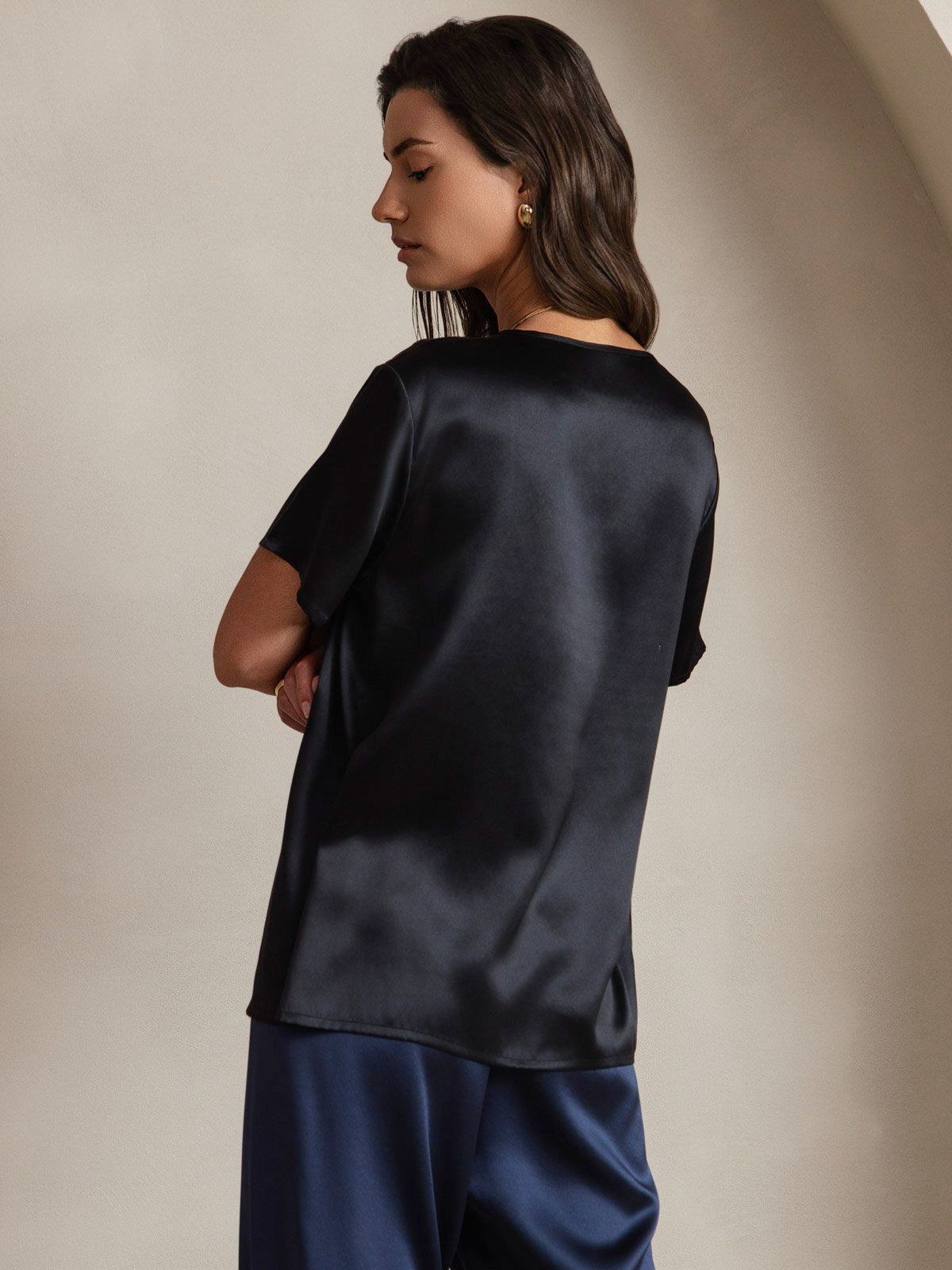 SilkSilky-AU Pure Silk Short Sleeve Round Neck Women's T-Shirt Black 002
