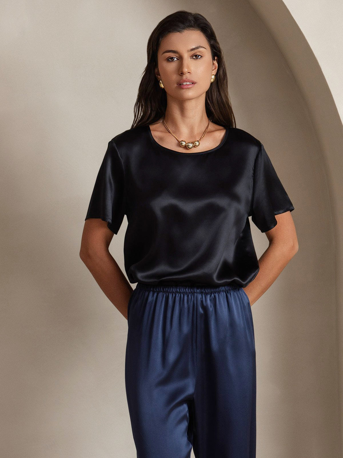 SilkSilky-AU Pure Silk Short Sleeve Round Neck Women's T-Shirt Black 005