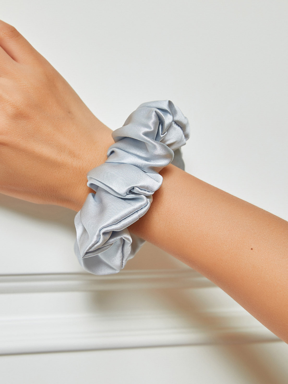 [Silver] SilkSilky-AU 19Momme Pure Silk Scrunchie 001