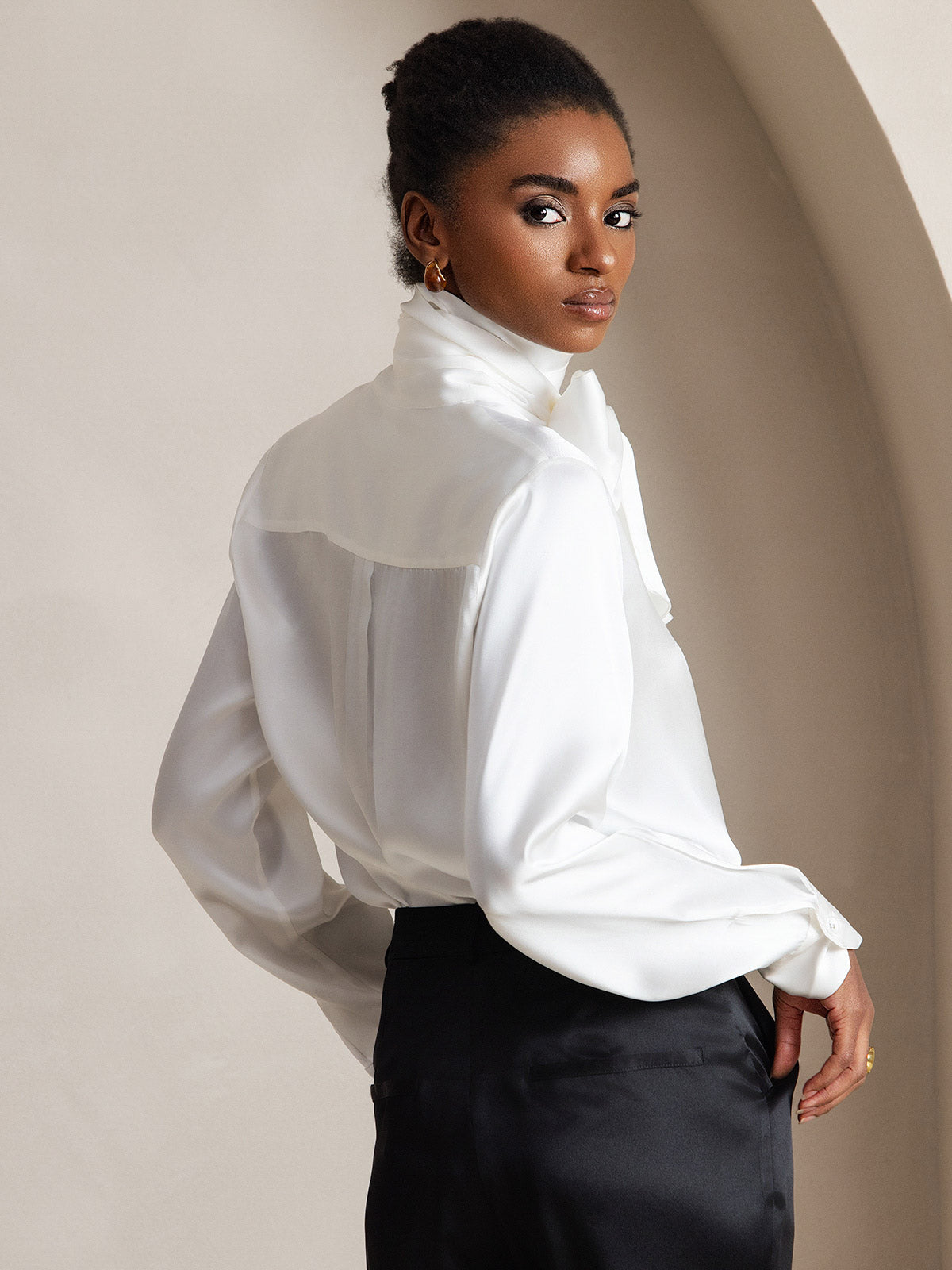 [White] SilkSilky-AU 19Momme Silk Long Sleeve Tie Neck Women's Shirt 004