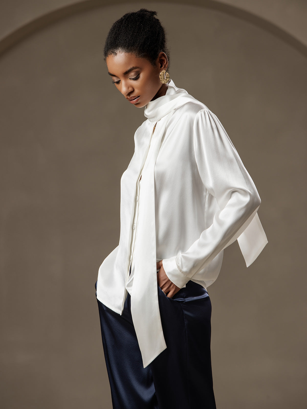 [White] SilkSilky-AU 19Momme Silk Long Sleeve Tie Neck Women's Shirt 004