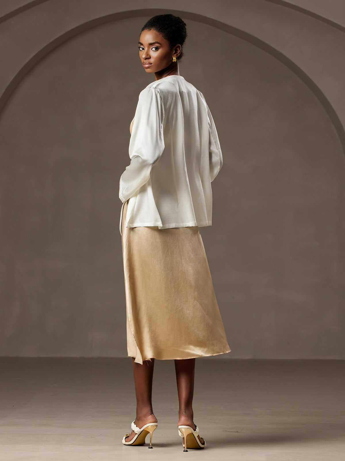 [White] SilkSilky-AU 19Momme Silk Long Sleeve Womens Outerwear 002