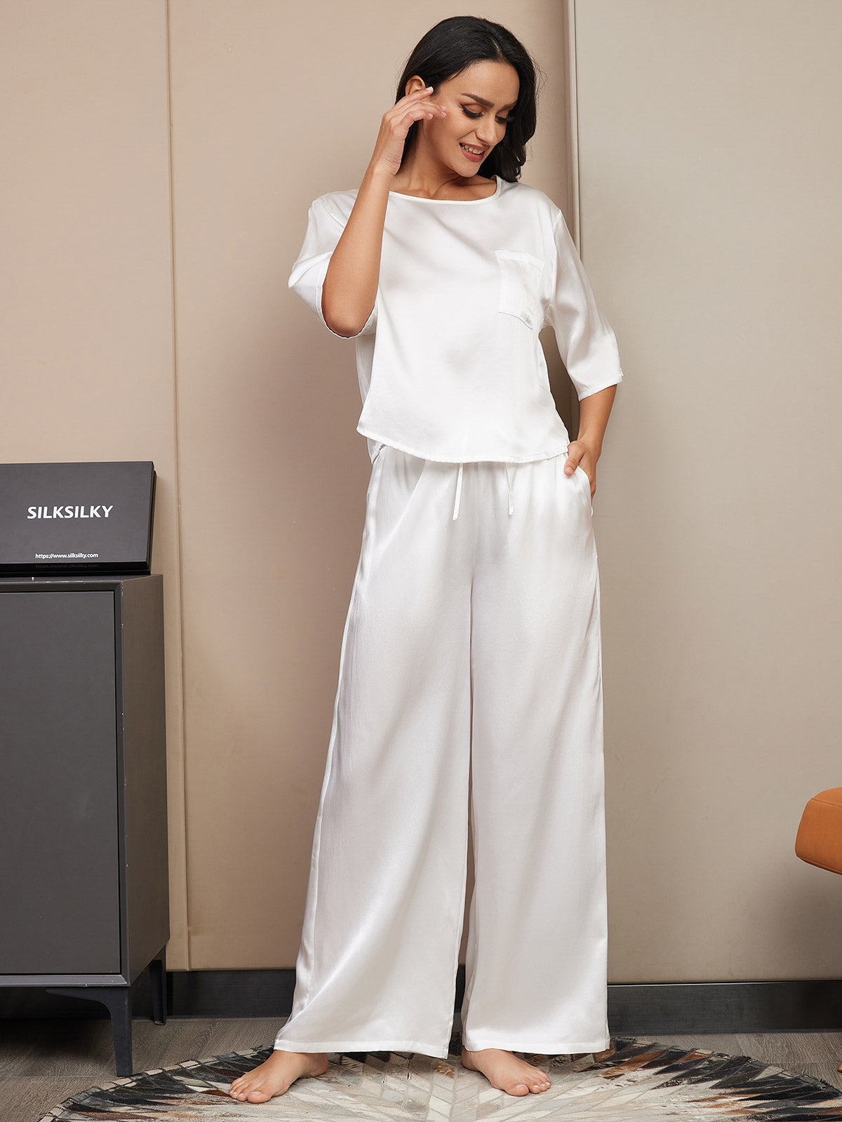 [White] SilkSilky-AU Pure Silk Round Neck Women's Pyjamas 004