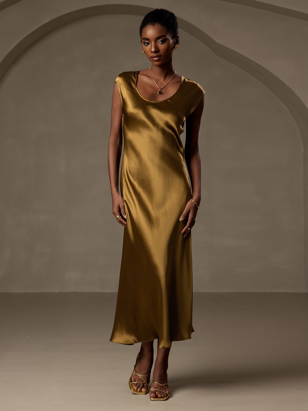 [Brown] SilkSilky-AU 19Momme Silk Round Neck Dress 001