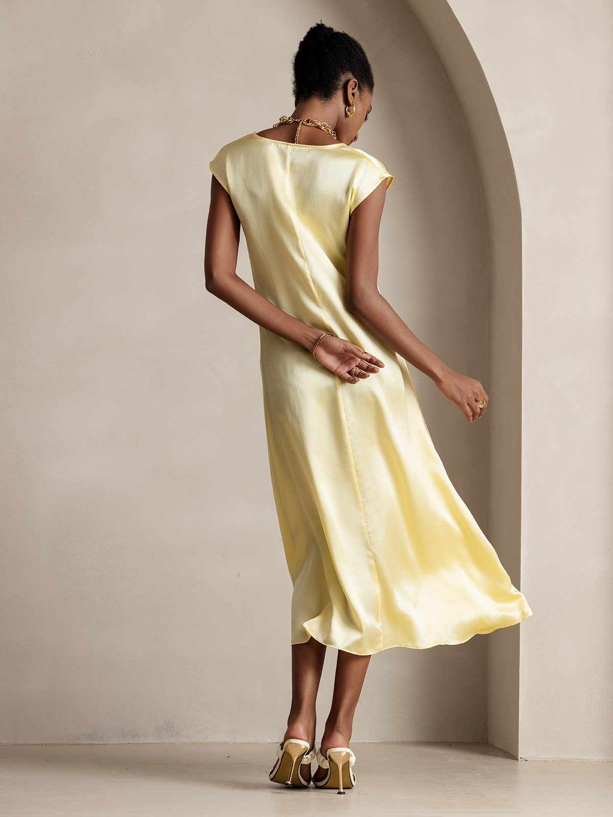 [Light Yellow] SilkSilky-AU 19Momme Silk Sleeveless Round Neck Dress 002