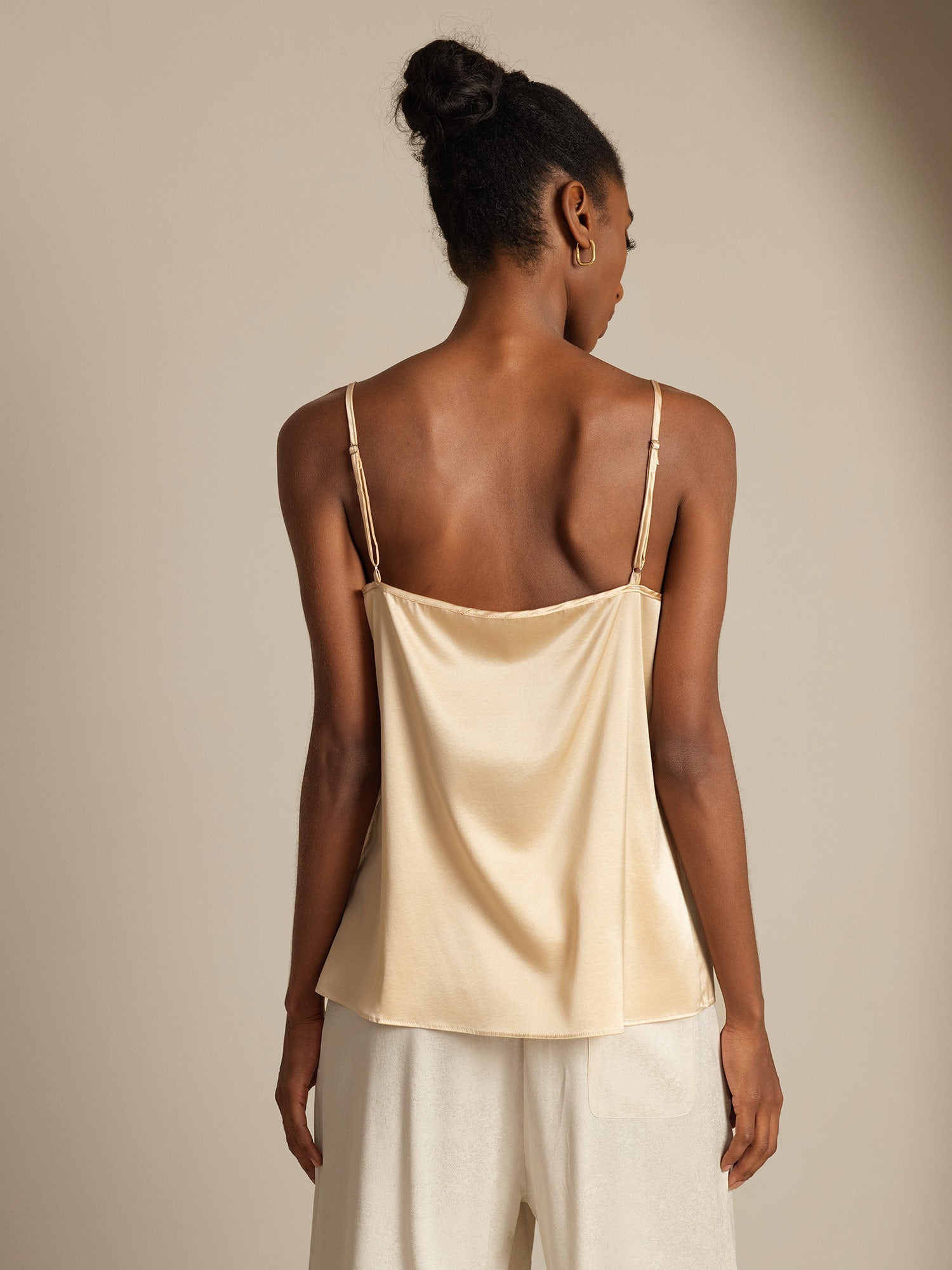 [Champagne] SilkSilky-AU 19Momme Silk Spaghetti Strap Round Neck Camisole 002