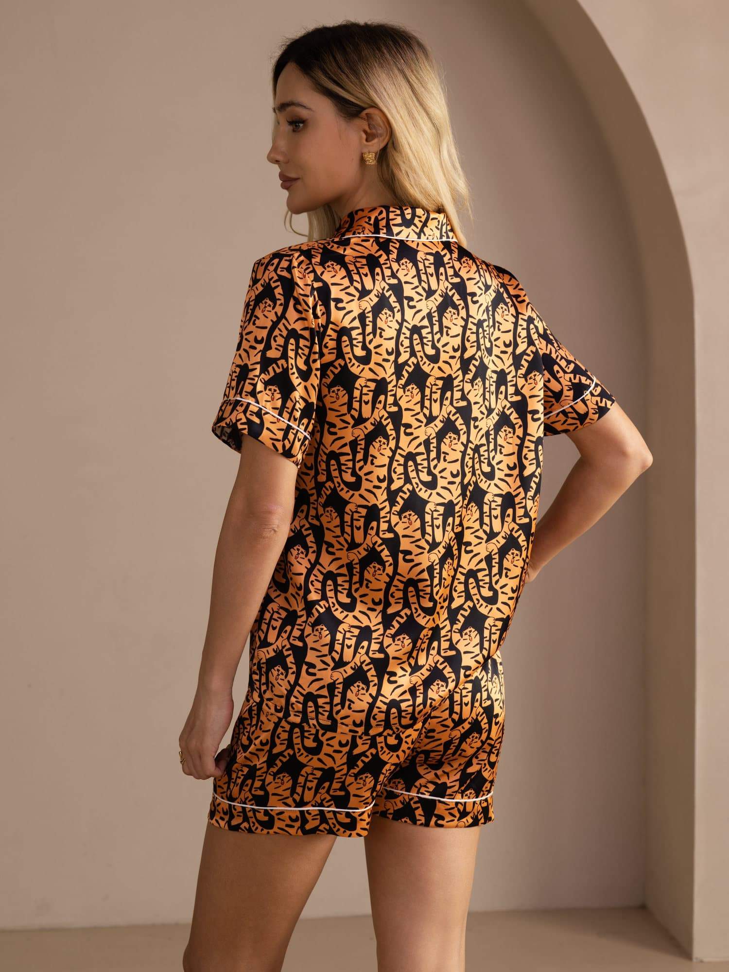 [Black Tiger] SilkSilky-AU Short Sleeve Lapel Collar Women's Pyjamas 002