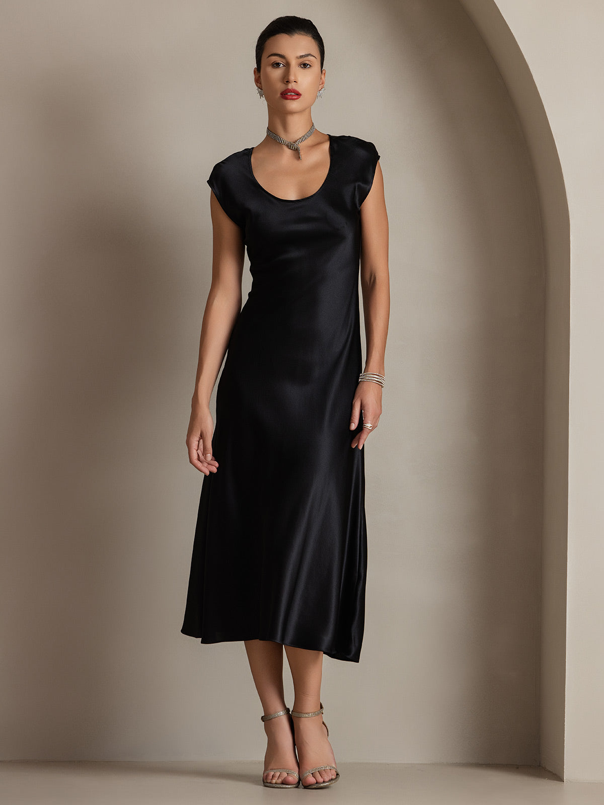 SilkSilky-AU 19Momme Silk Sleeveless Round Neck Dress Black 003